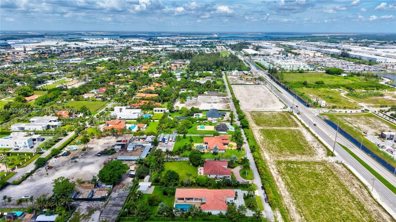 9810 NW 137th St , Hialeah Gardens, FL 33018 Photo