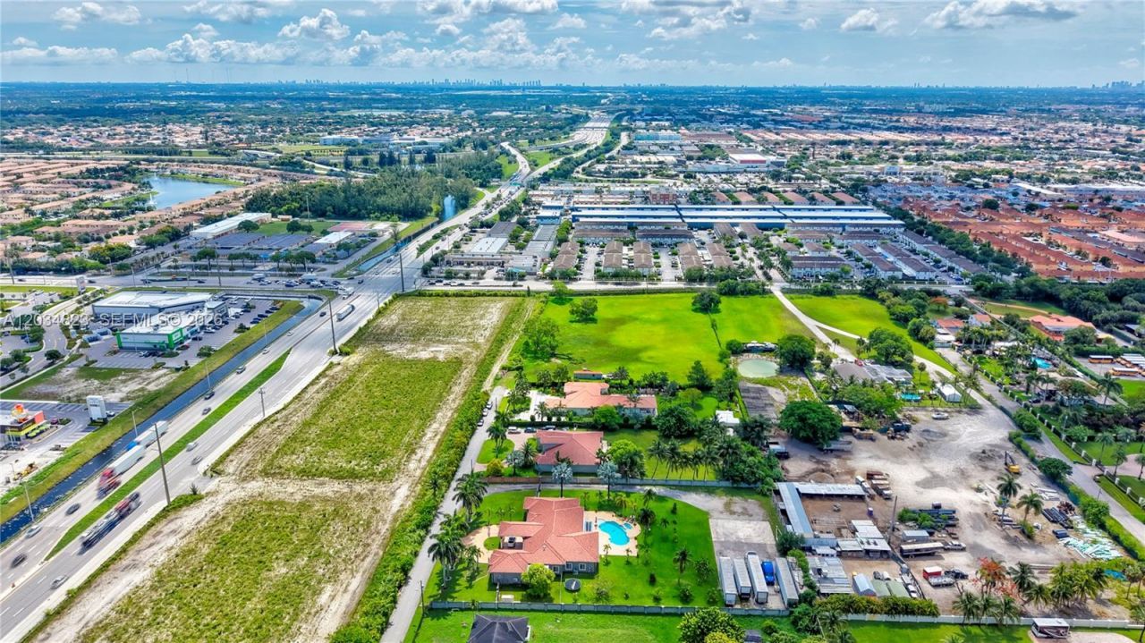 9810 NW 137th St , Hialeah Gardens, FL 33018 Photo