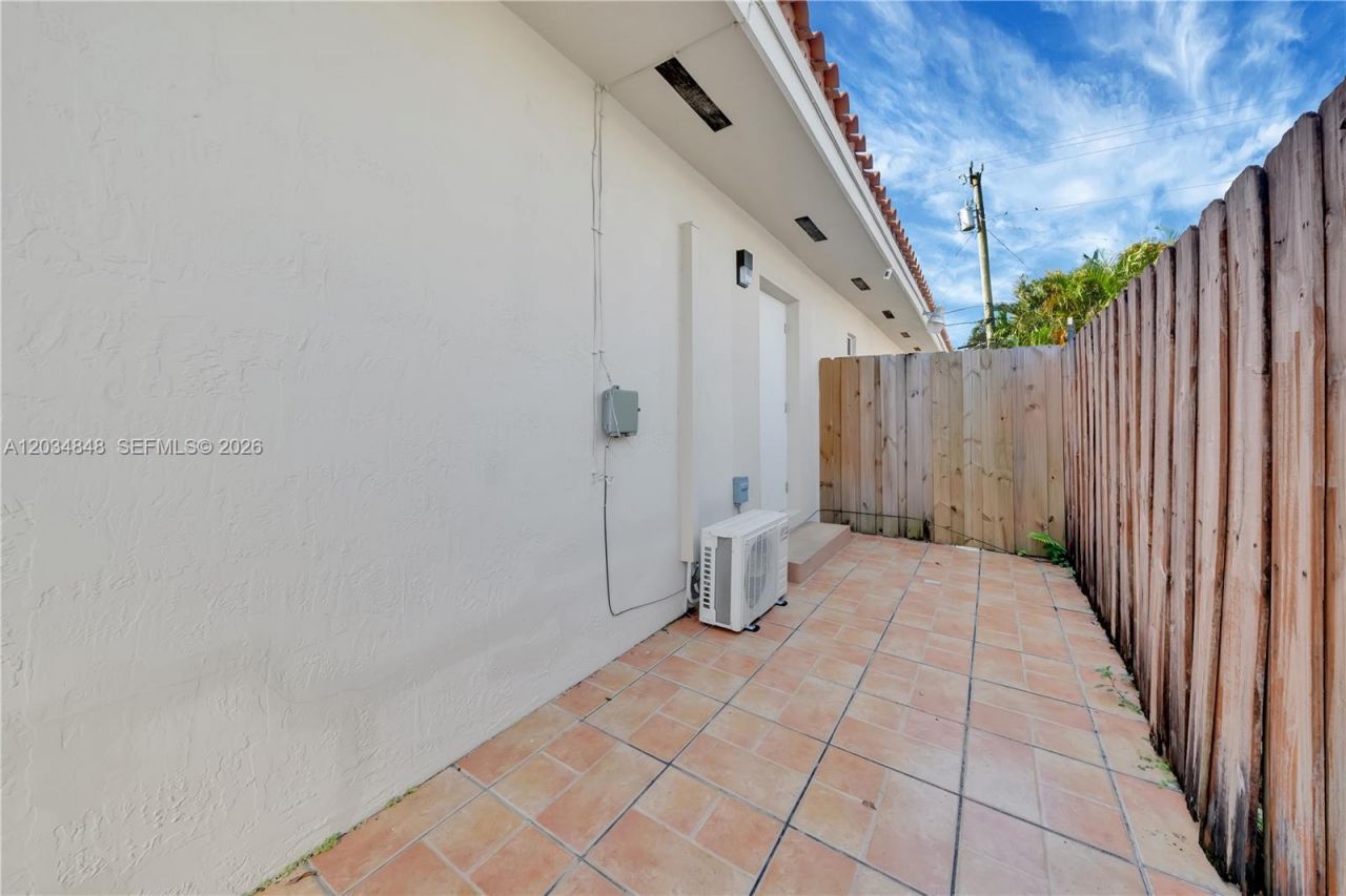 7600 SW 19th Ter , Unit C, Miami, FL 33155 Photo