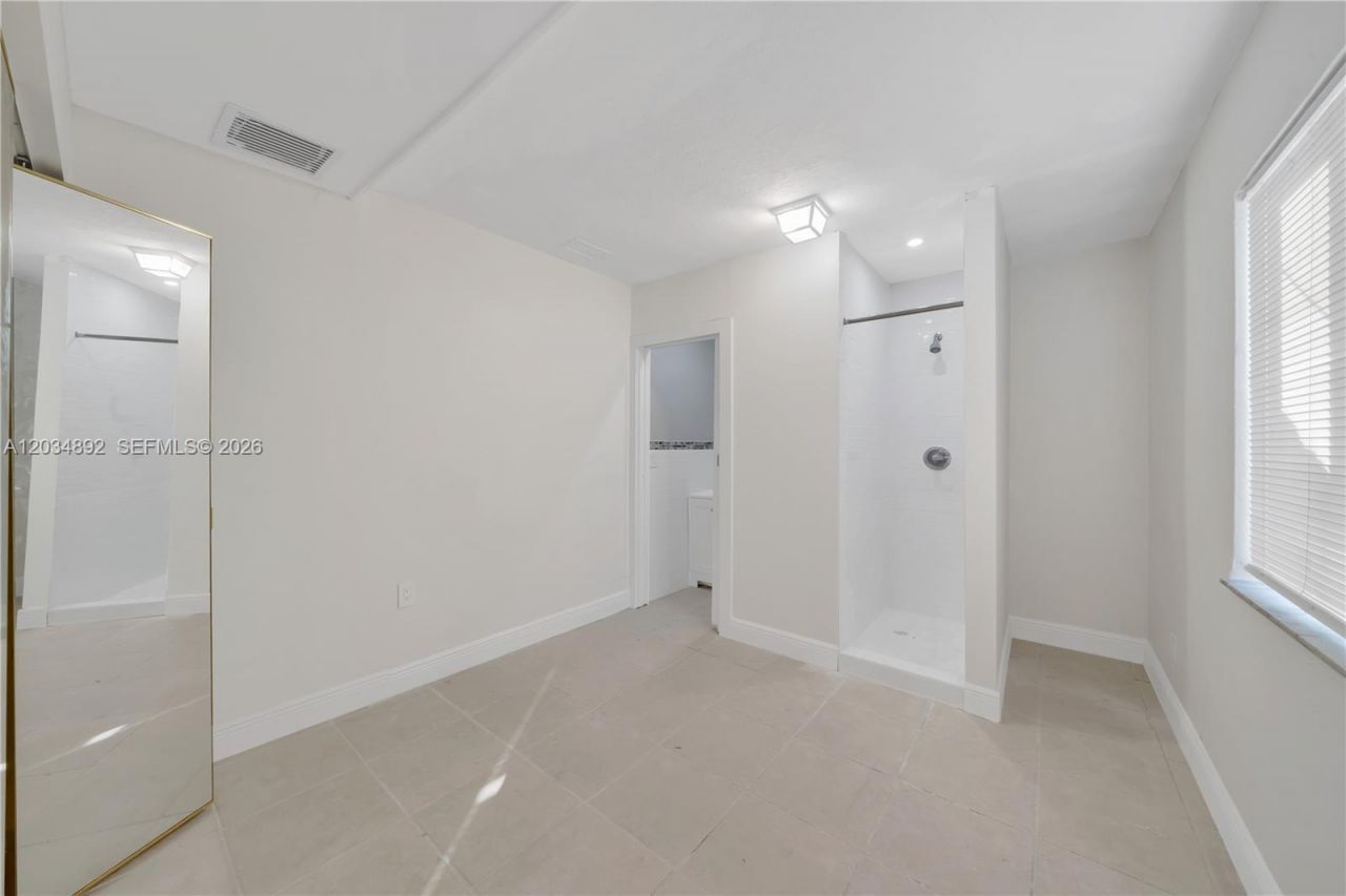 7555 SW 28th St Rd , Unit b, Miami, FL 33155 Photo