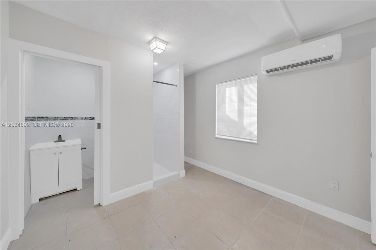 7555 SW 28th St Rd , Unit b, Miami, FL 33155 Photo