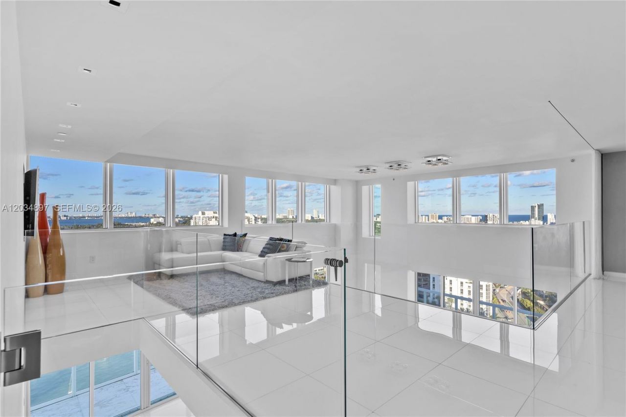 10 Venetian Way, Unit PH04, Miami Beach, FL 33139 Photo