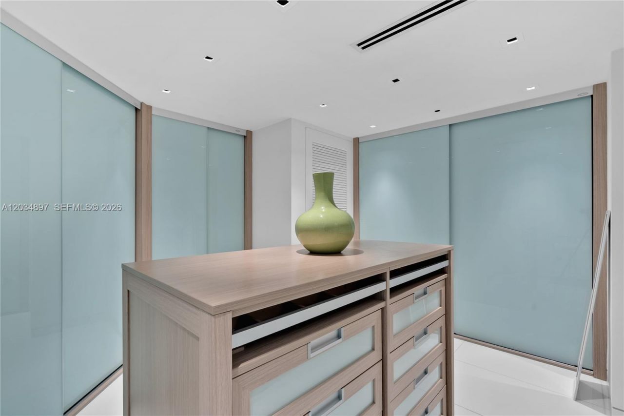 10 Venetian Way, Unit PH04, Miami Beach, FL 33139 Photo