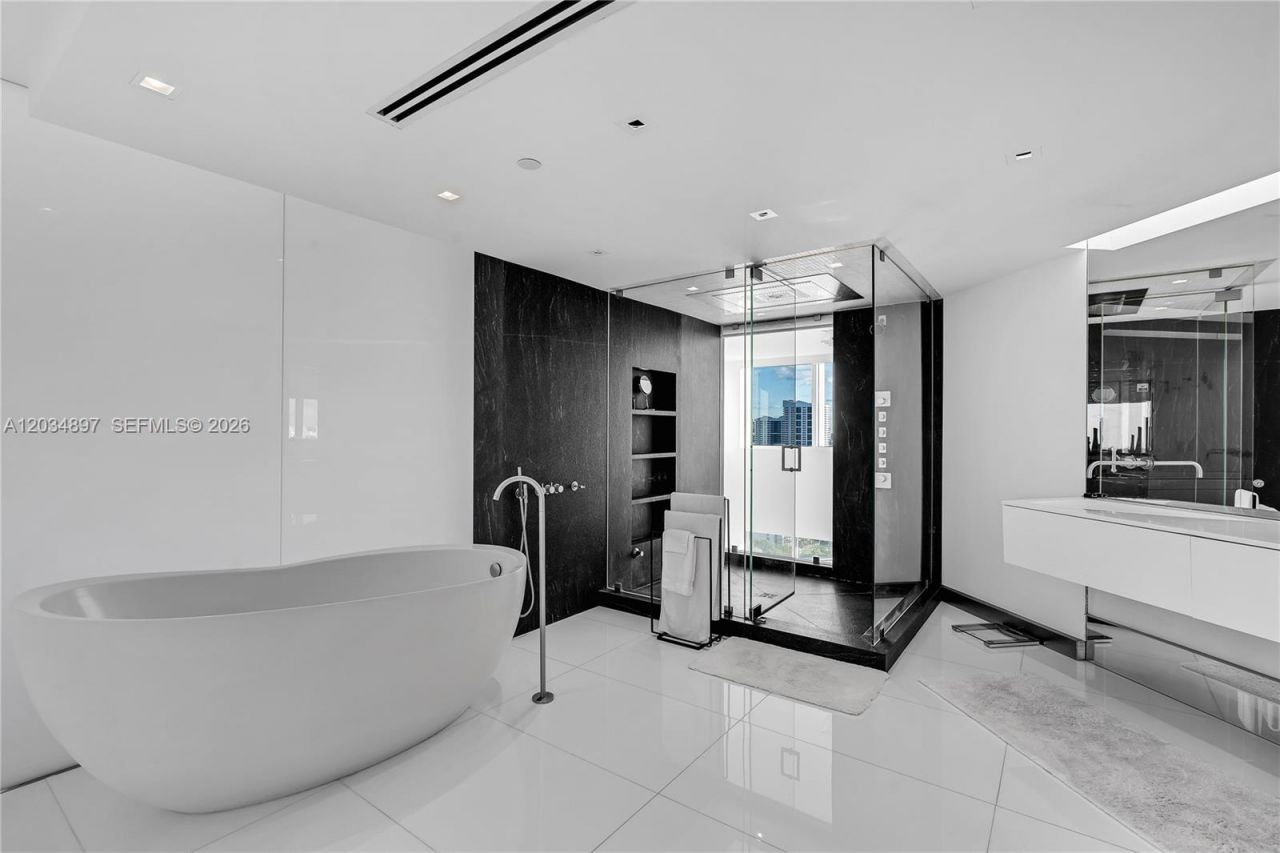 10 Venetian Way, Unit PH04, Miami Beach, FL 33139 Photo