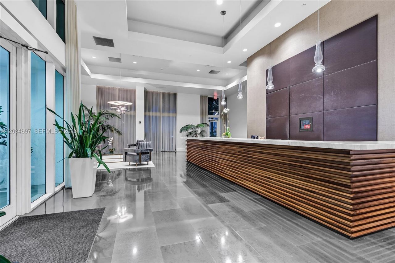 10 Venetian Way, Unit PH04, Miami Beach, FL 33139 Photo
