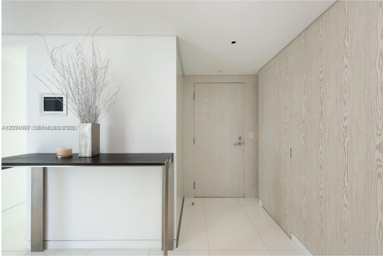 10 Venetian Way, Unit PH04, Miami Beach, FL 33139 Photo