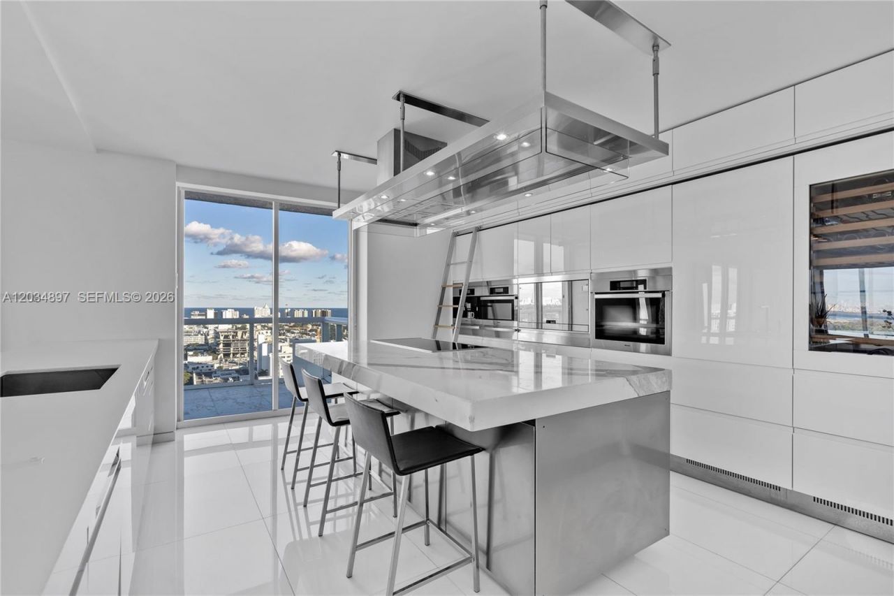 10 Venetian Way, Unit PH04, Miami Beach, FL 33139 Photo
