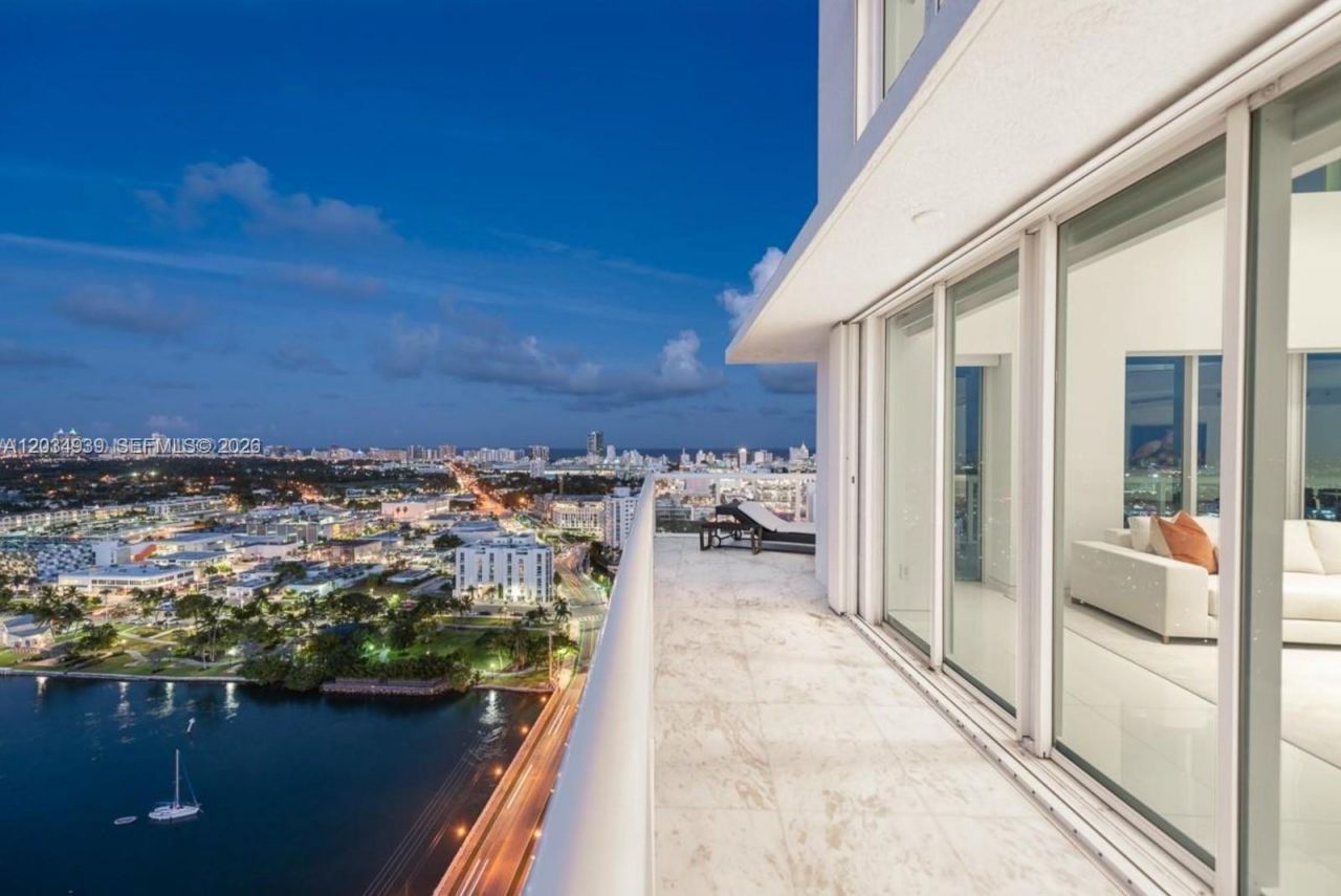 10 Venetian Way, Unit PH04, Miami Beach, FL 33139 Photo