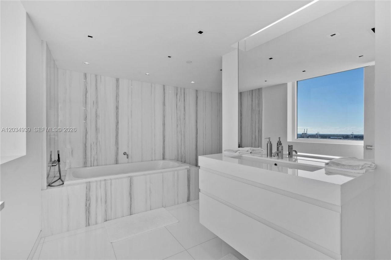 10 Venetian Way, Unit PH04, Miami Beach, FL 33139 Photo