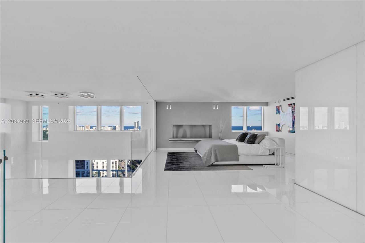 10 Venetian Way, Unit PH04, Miami Beach, FL 33139 Photo