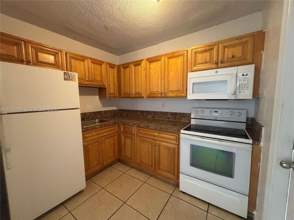 8275 NE Miami Ct , Unit 202, Miami, FL 33138