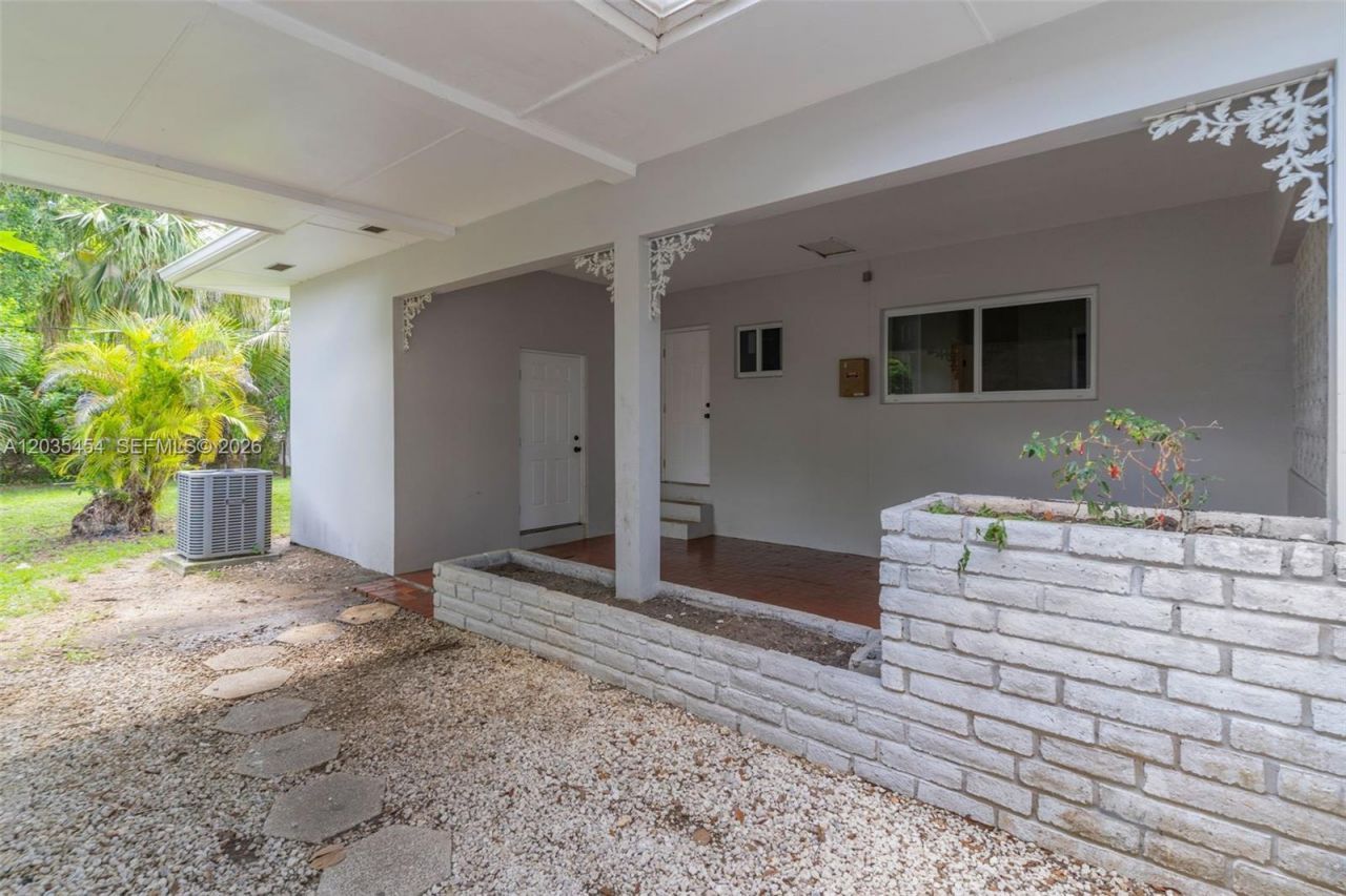 1701 NE 1st Ter , Homestead, FL 33030 Photo
