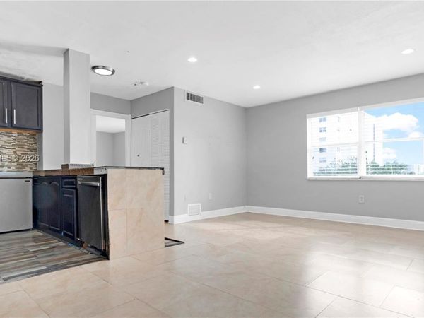 7925 Carlyle Ave , Unit 403, Miami Beach, FL 33141