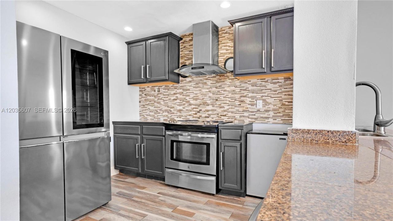 7925 Carlyle Ave , Unit 403, Miami Beach, FL 33141 Photo