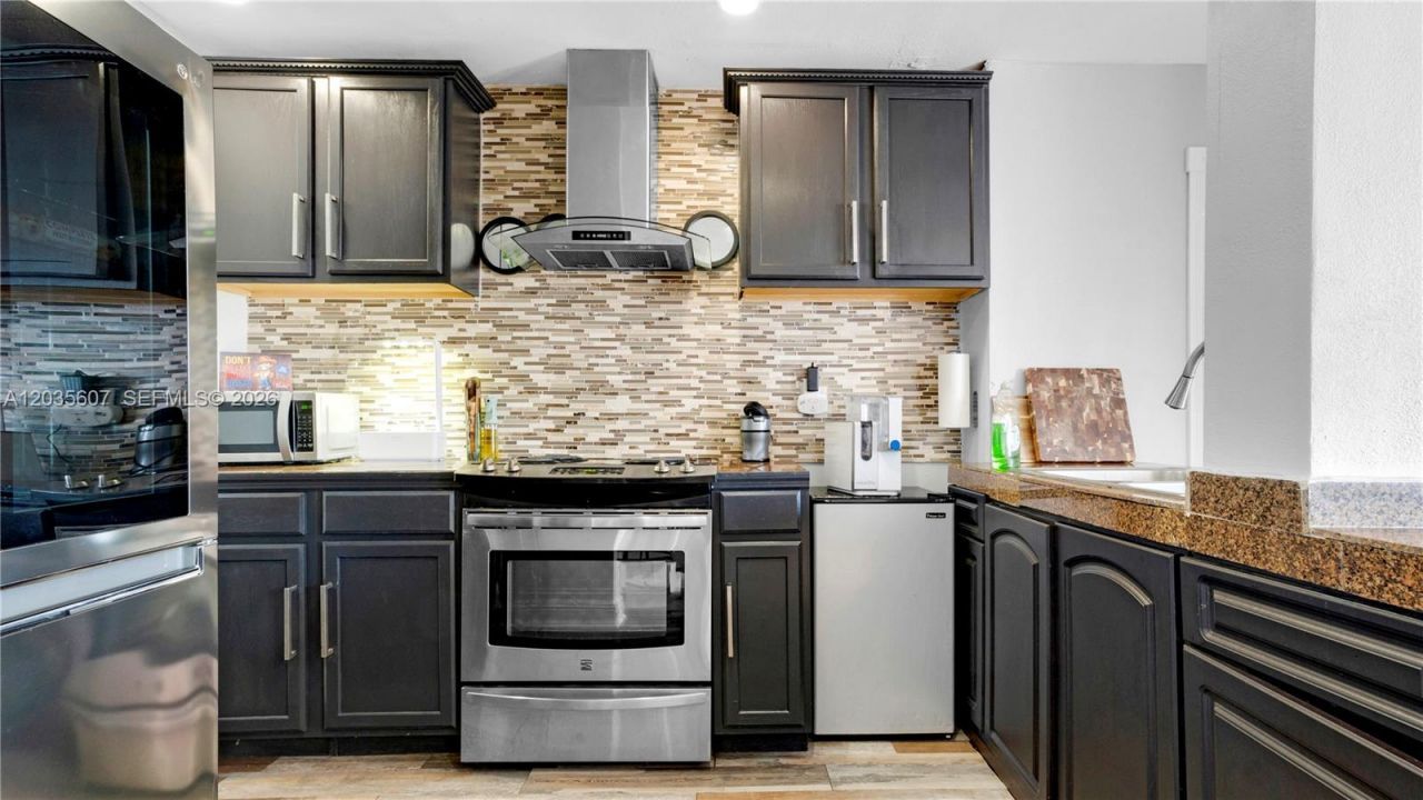 7925 Carlyle Ave , Unit 403, Miami Beach, FL 33141 Photo