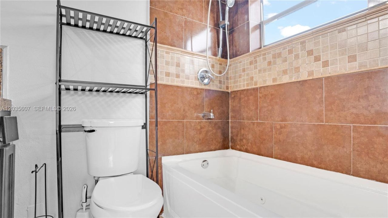 7925 Carlyle Ave , Unit 403, Miami Beach, FL 33141 Photo