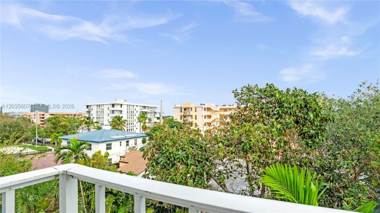 7925 Carlyle Ave , Unit 403, Miami Beach, FL 33141 Photo