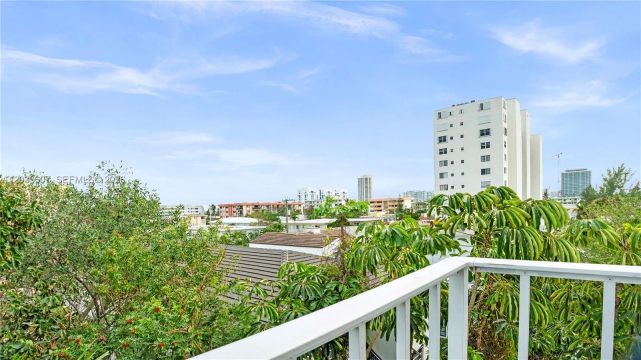 7925 Carlyle Ave , Unit 403, Miami Beach, FL 33141 Photo