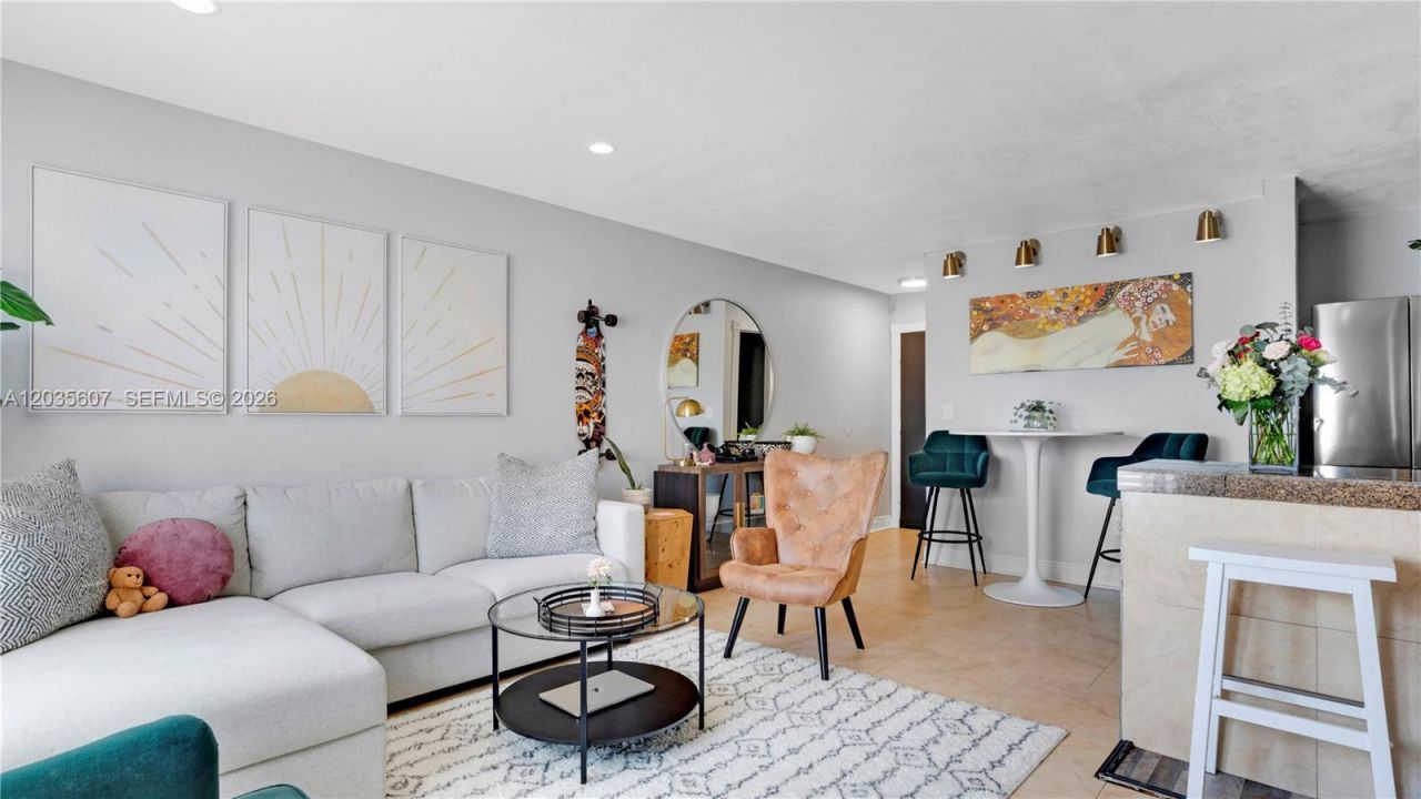 7925 Carlyle Ave , Unit 403, Miami Beach, FL 33141 Photo