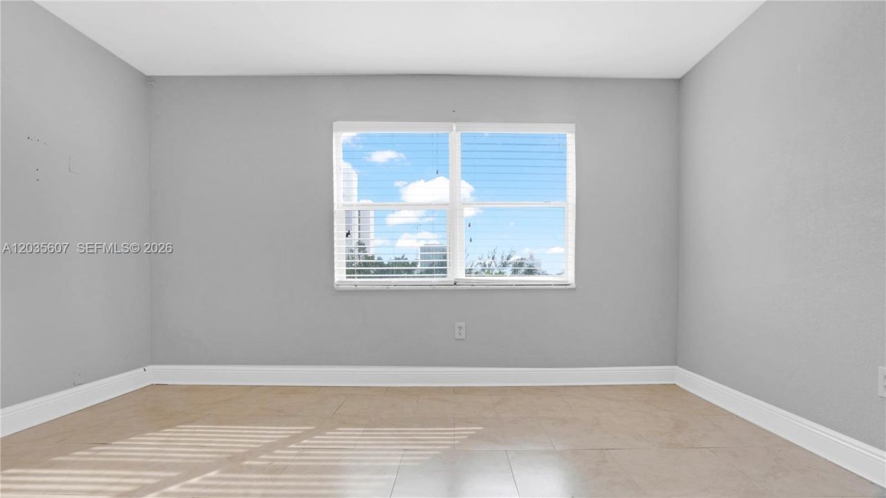 7925 Carlyle Ave , Unit 403, Miami Beach, FL 33141 Photo