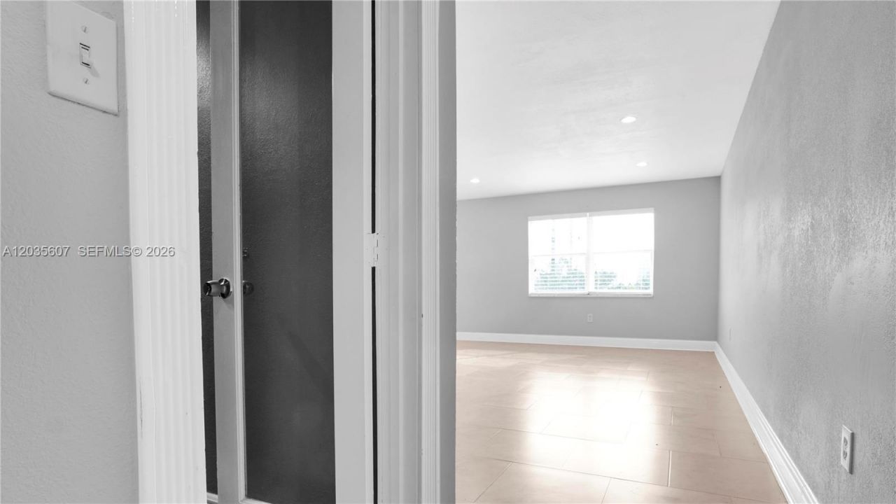 7925 Carlyle Ave , Unit 403, Miami Beach, FL 33141 Photo