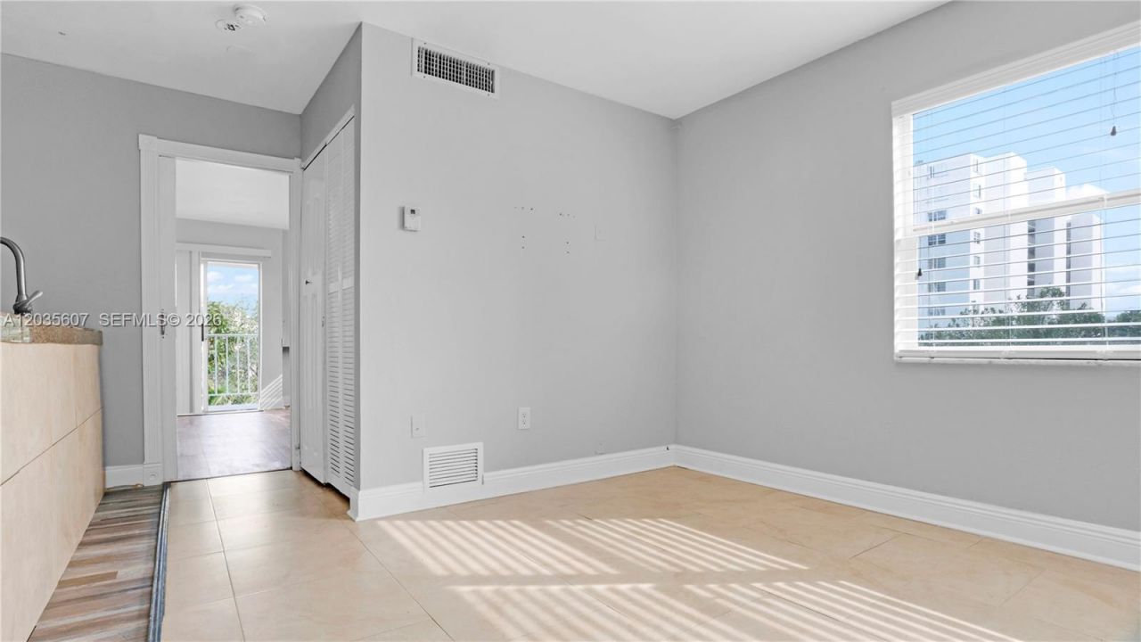 7925 Carlyle Ave , Unit 403, Miami Beach, FL 33141 Photo