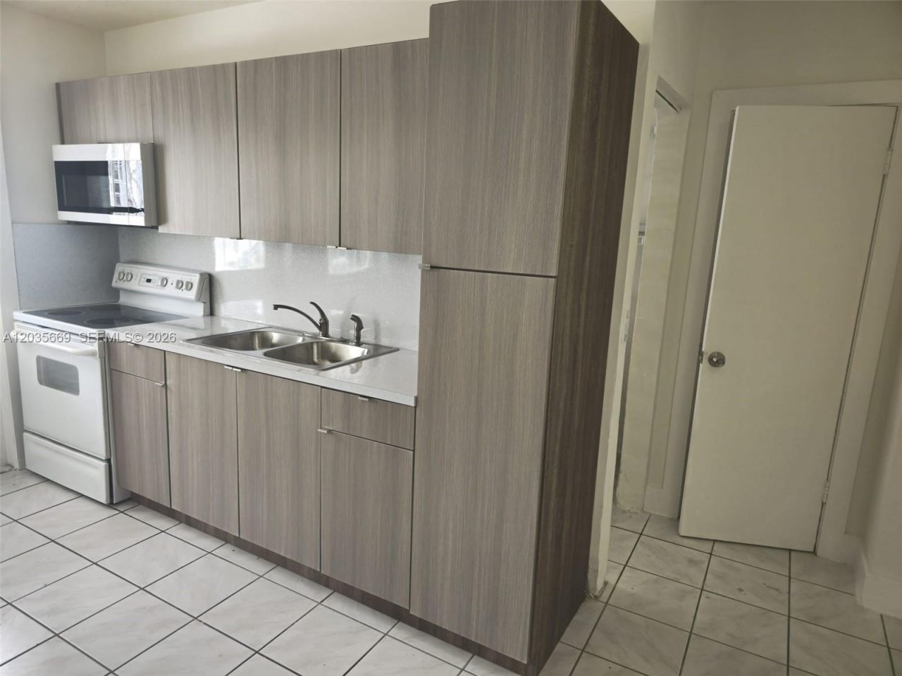 2521 NW 13th Ave, Unit 2521, Miami, FL 33142 Photo
