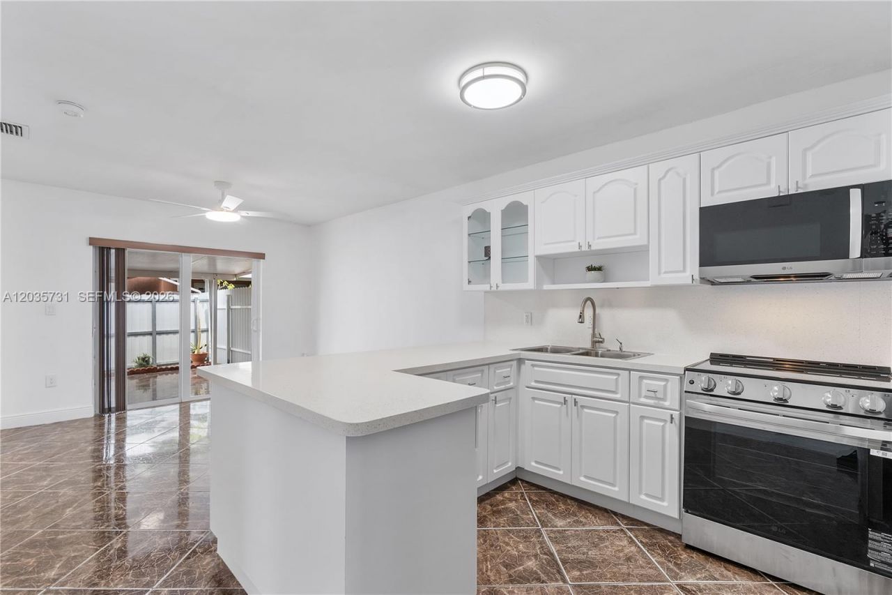 11432 NW 87th Pl, Unit 11432, Hialeah Gardens, FL 33018 Photo