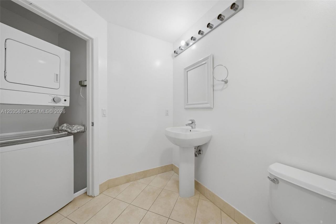1900 N Bayshore Dr , Unit 2207, Miami, FL 33132 Photo