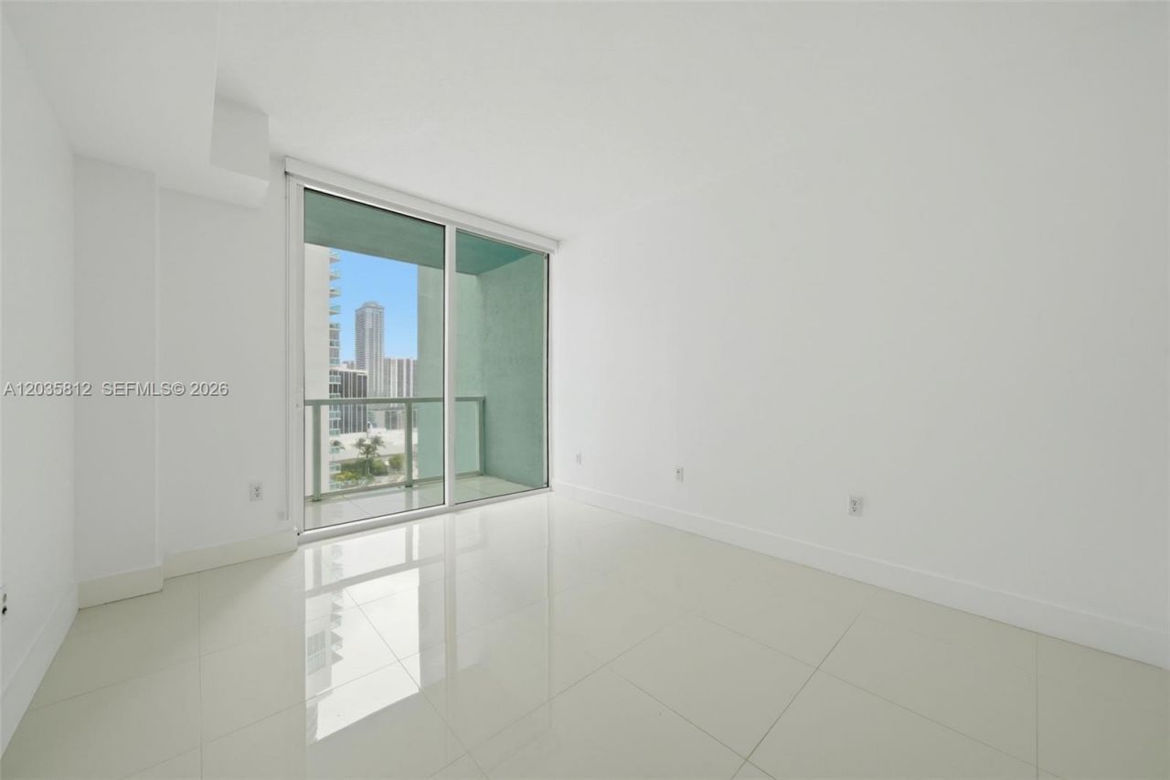 1900 N Bayshore Dr , Unit 2207, Miami, FL 33132 Photo