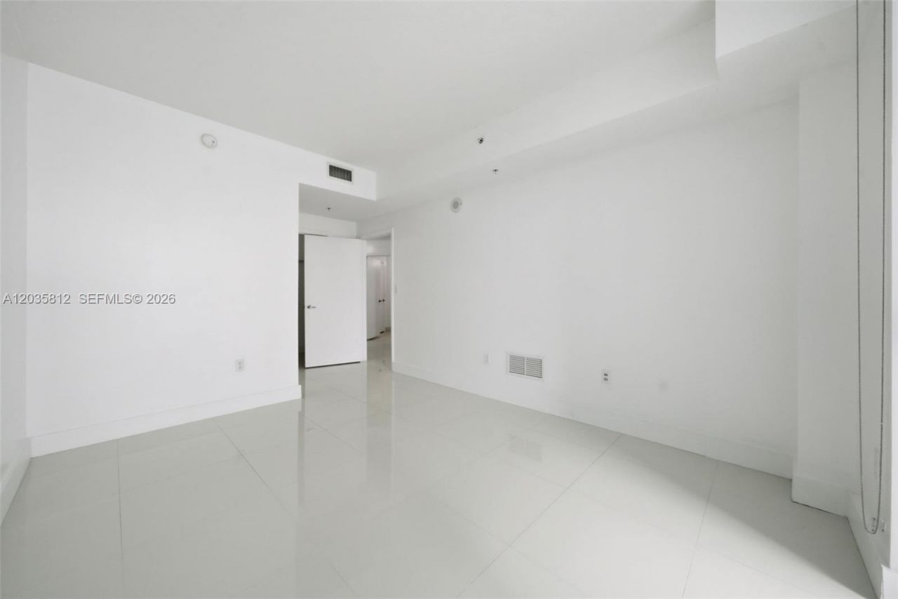 1900 N Bayshore Dr , Unit 2207, Miami, FL 33132 Photo
