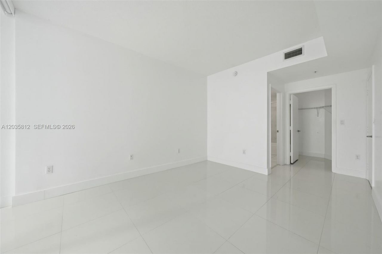 1900 N Bayshore Dr , Unit 2207, Miami, FL 33132 Photo