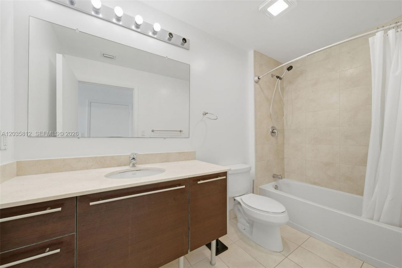 1900 N Bayshore Dr , Unit 2207, Miami, FL 33132 Photo