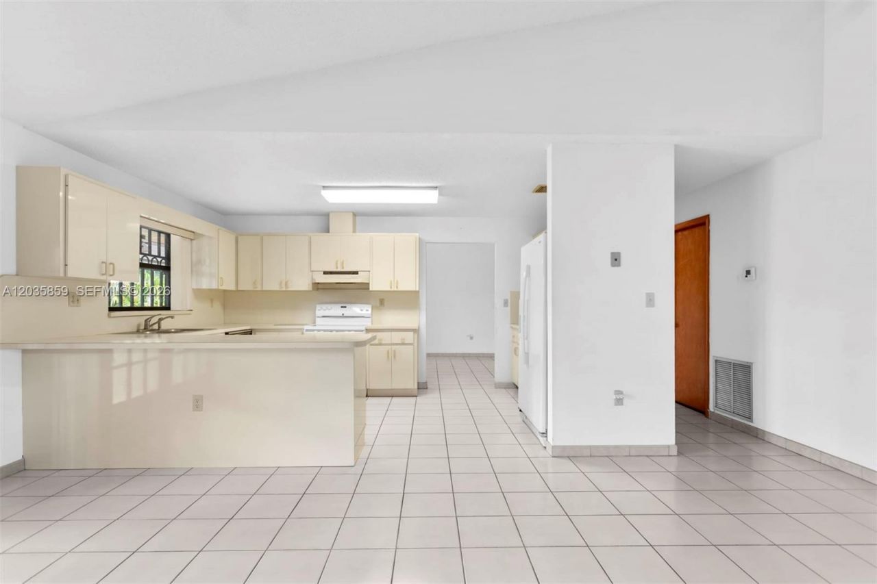 320 NW 136th Ave , Miami, FL 33182 Photo