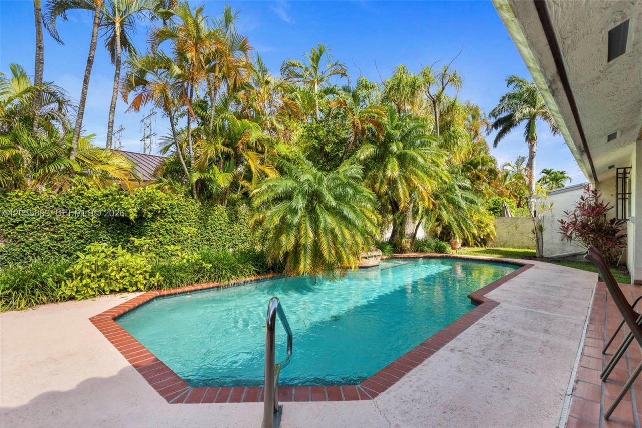 320 NW 136th Ave , Miami, FL 33182 Photo