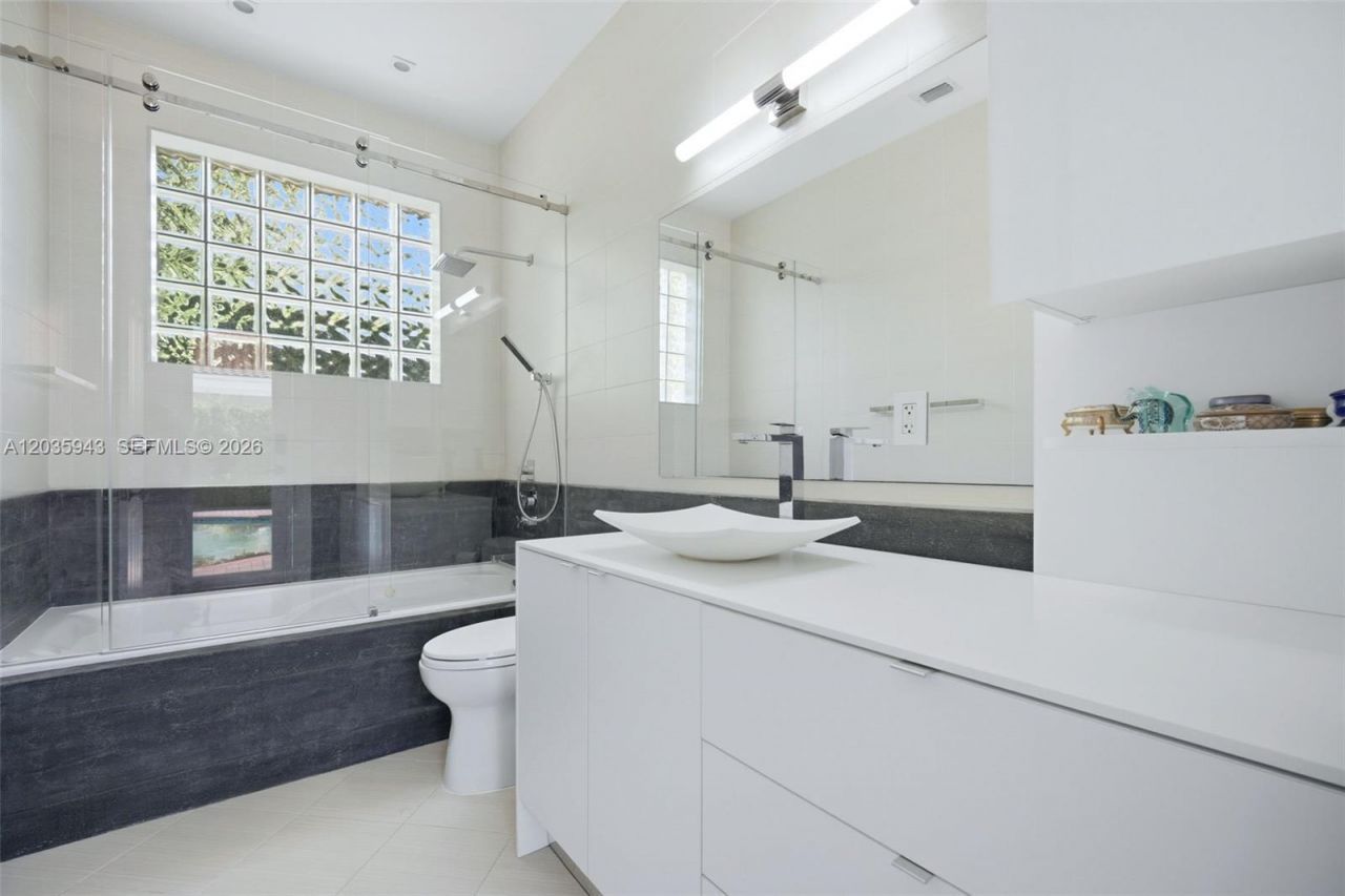 1205 Seagull Ter , Hollywood, FL 33019 Photo