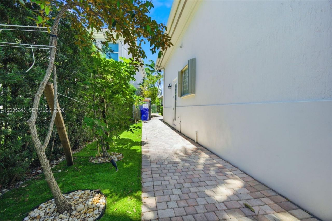 1205 Seagull Ter , Hollywood, FL 33019 Photo