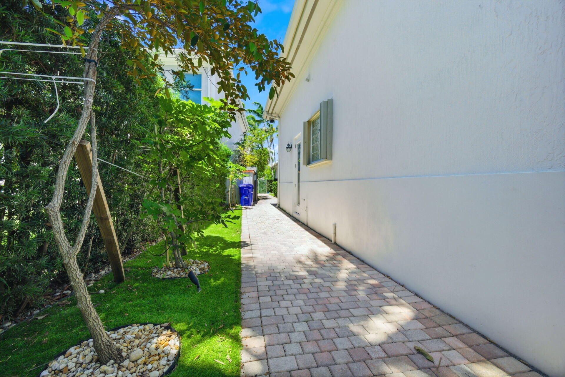 1205 Seagull Ter , Hollywood, FL 33019 Photo