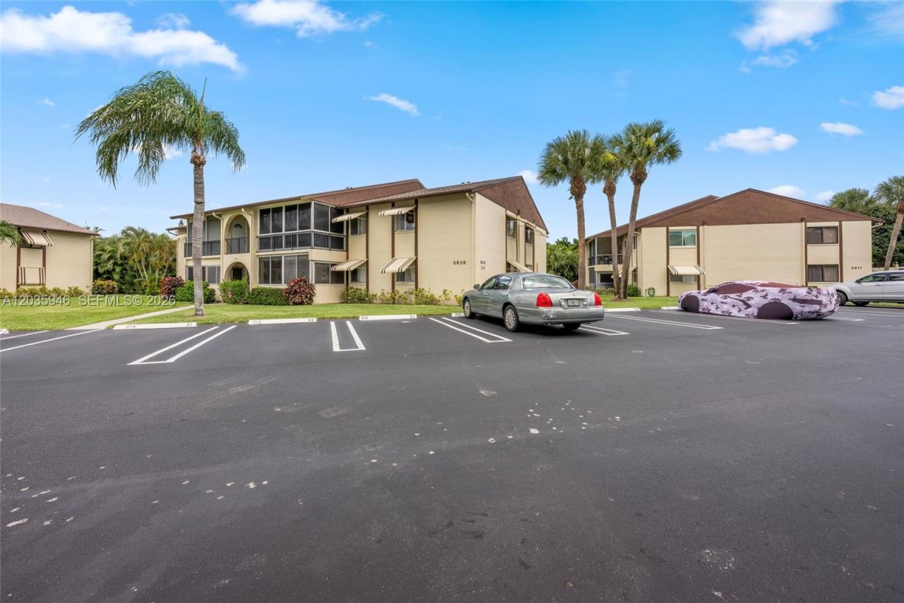 5839 La Pinata Blvd , Unit C-2, Greenacres, FL 33463 Photo