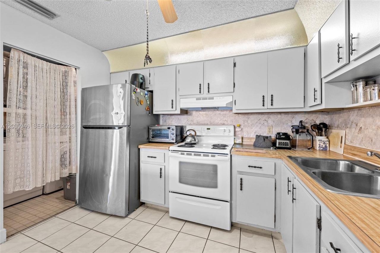 5839 La Pinata Blvd , Unit C-2, Greenacres, FL 33463 Photo