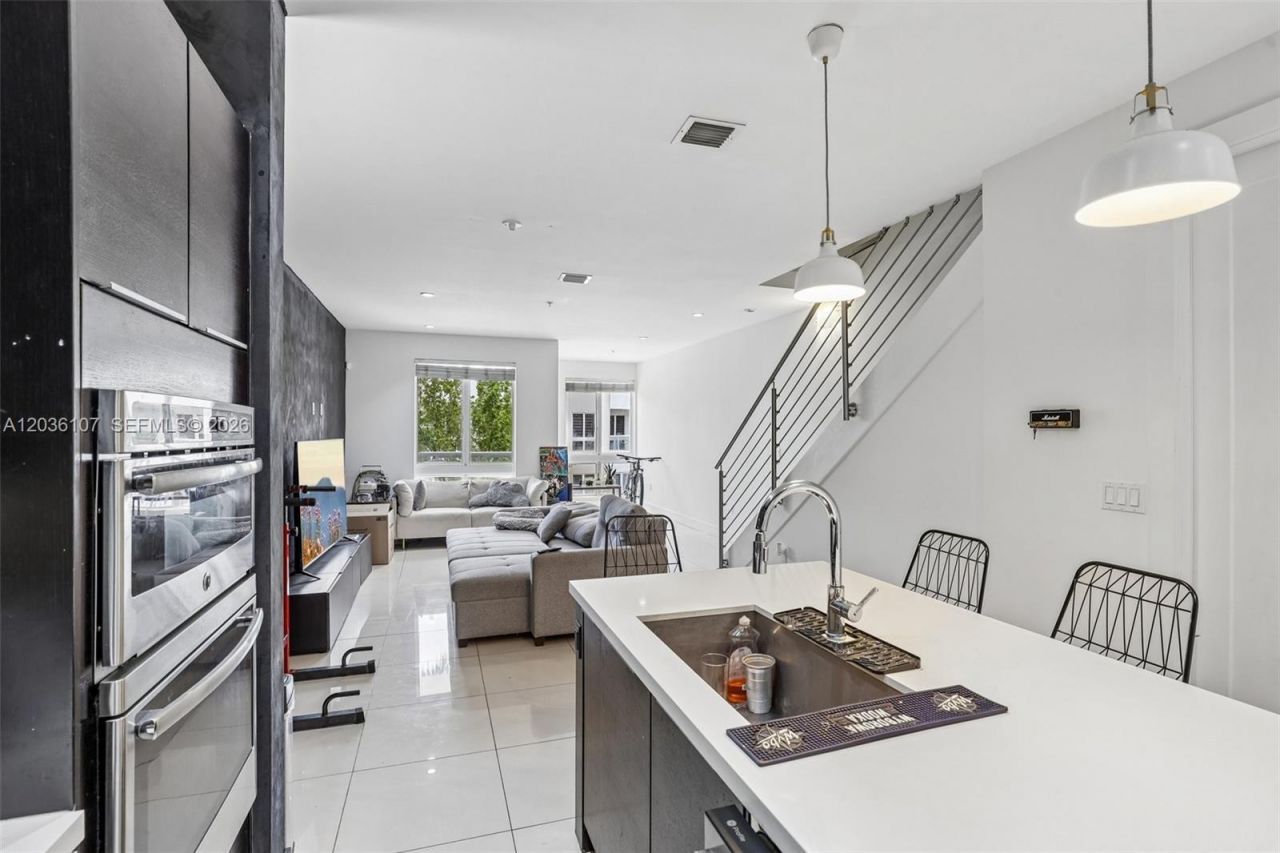 10280 NW 63rd Ter , Unit 203, Doral, FL 33178 Photo
