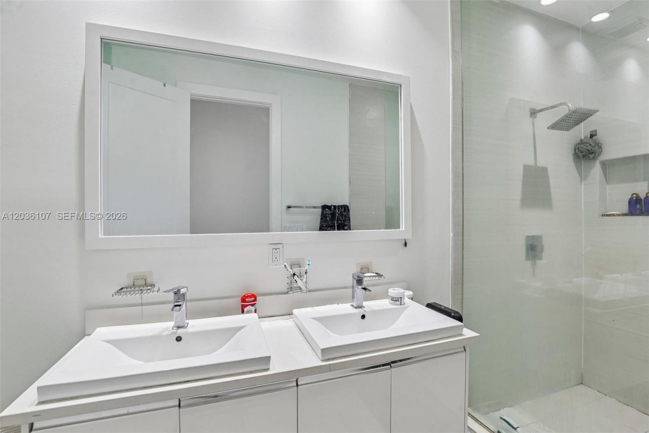 10280 NW 63rd Ter , Unit 203, Doral, FL 33178 Photo