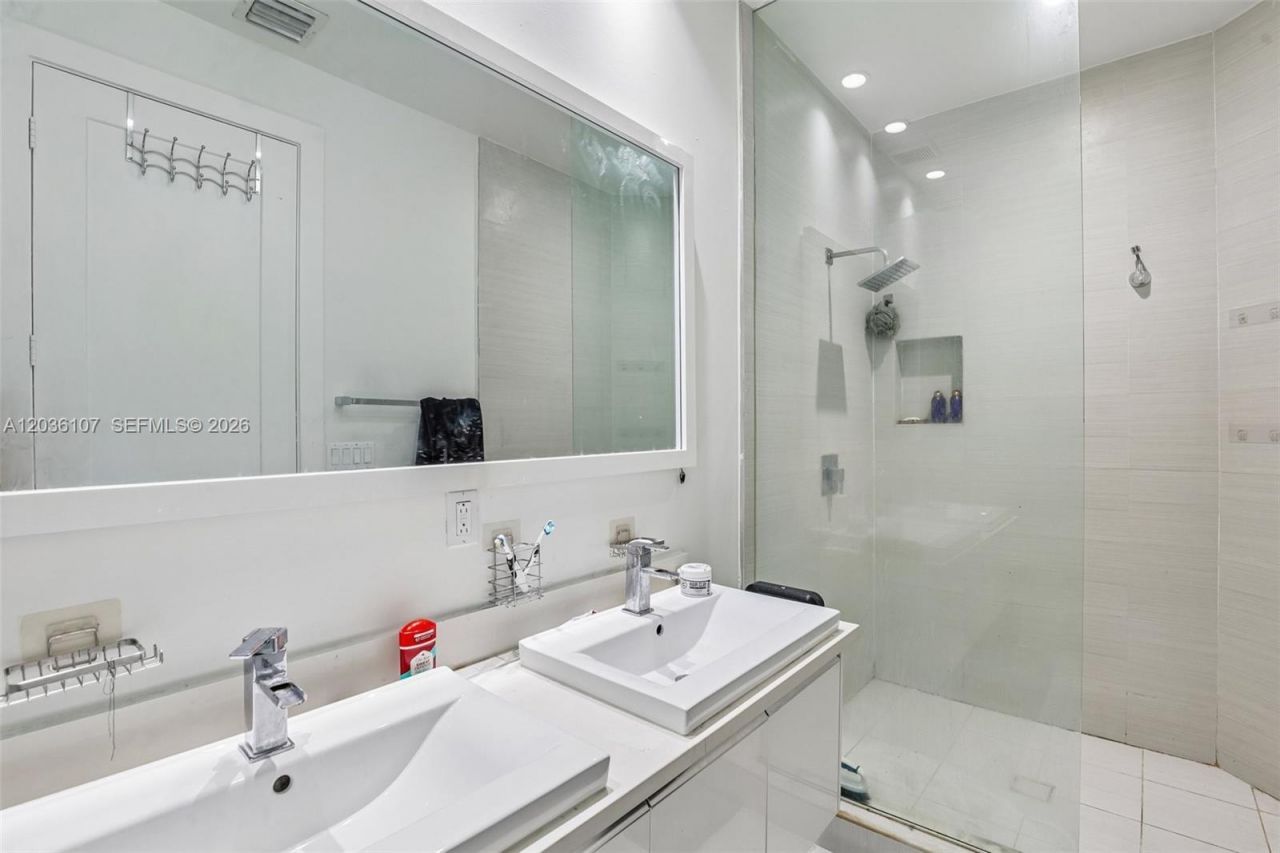 10280 NW 63rd Ter , Unit 203, Doral, FL 33178 Photo