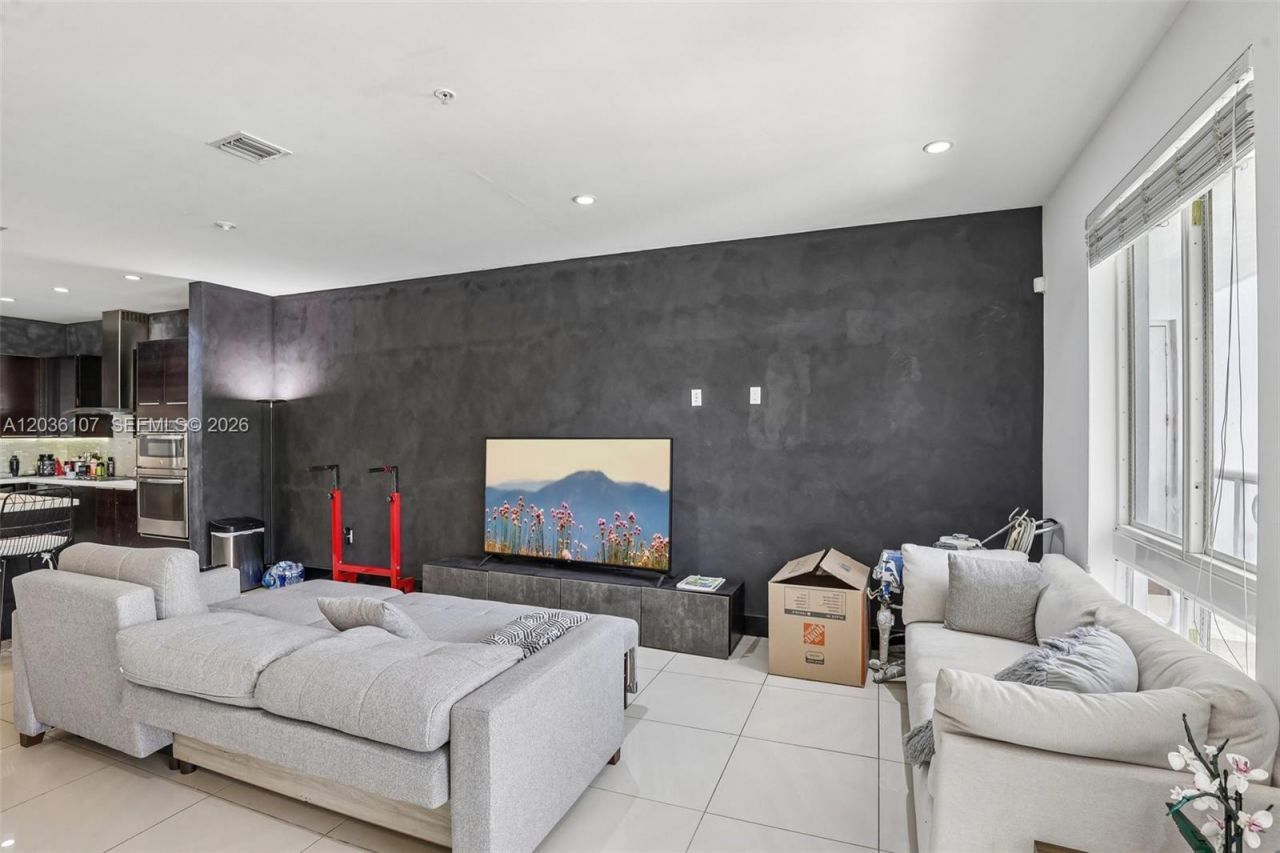 10280 NW 63rd Ter , Unit 203, Doral, FL 33178 Photo