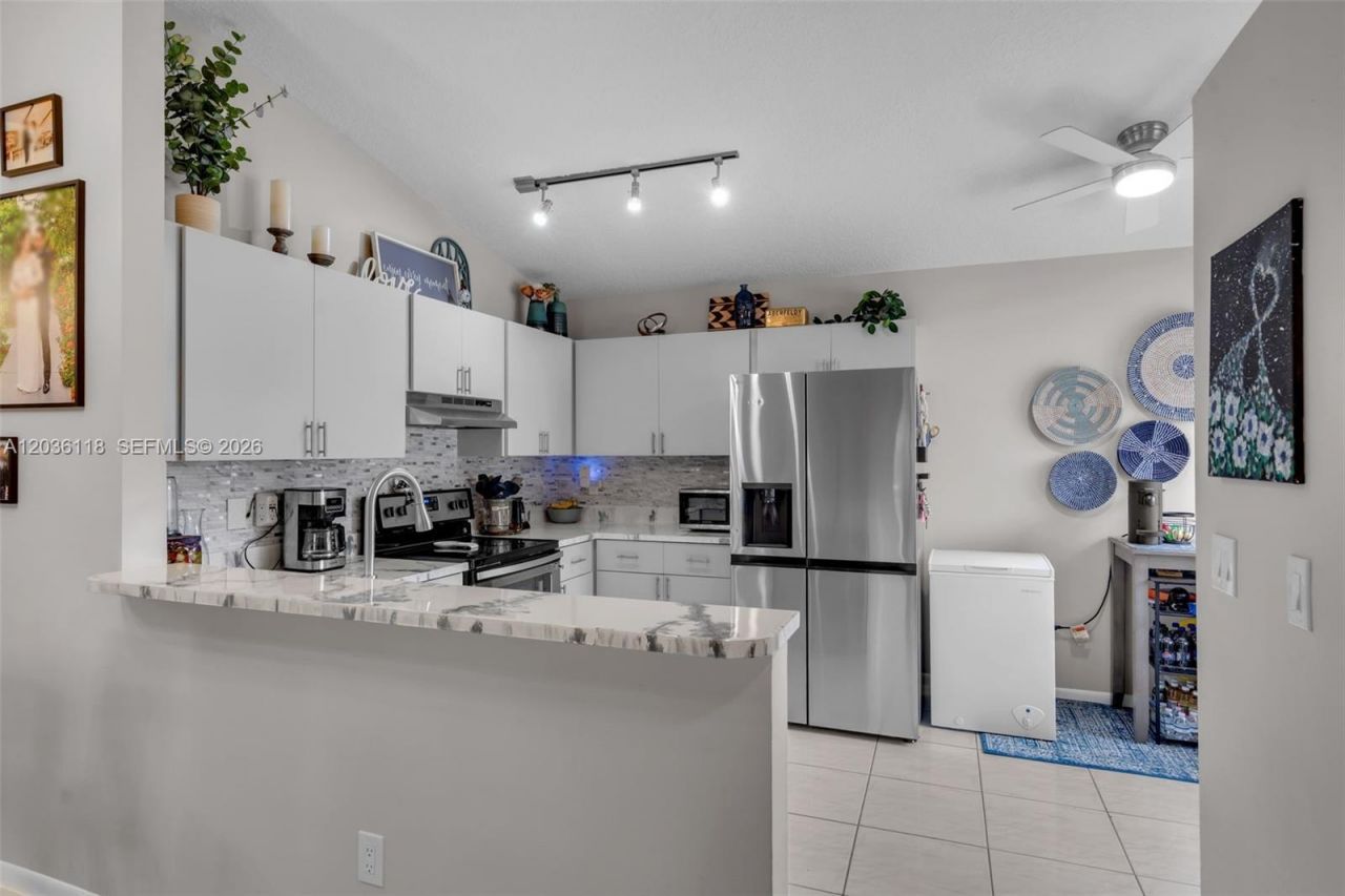 12026 NW 11th St, Unit 12026, Pembroke Pines, FL 33026 Photo