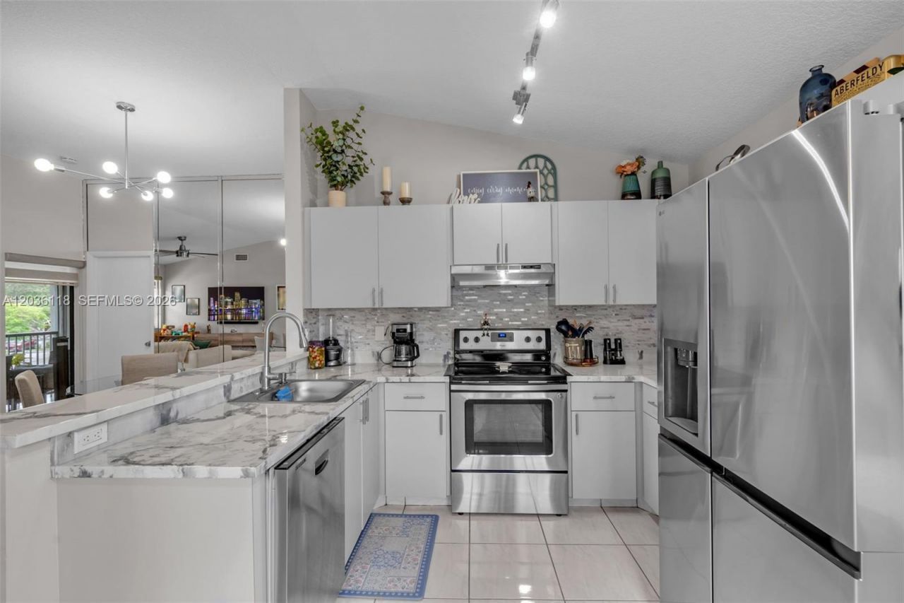 12026 NW 11th St, Unit 12026, Pembroke Pines, FL 33026 Photo