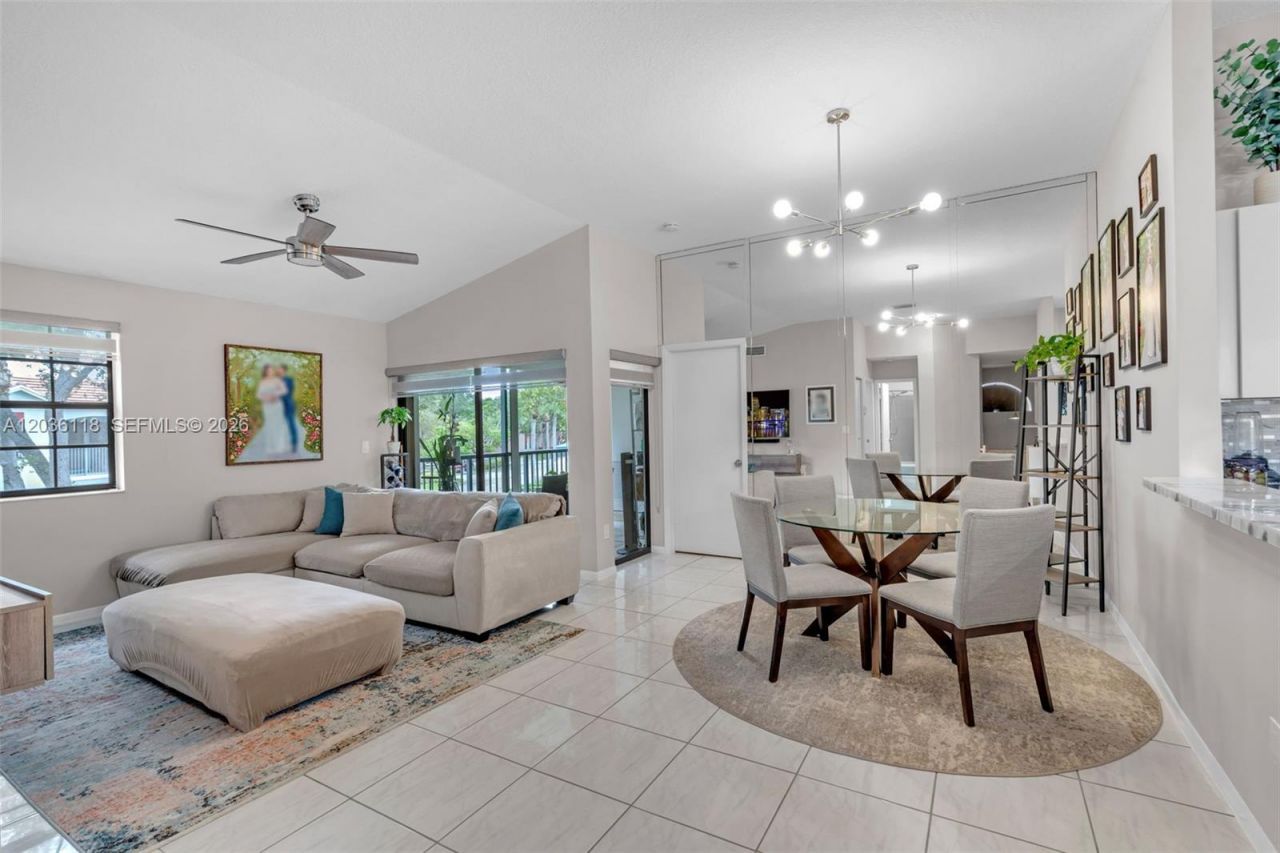 12026 NW 11th St, Unit 12026, Pembroke Pines, FL 33026 Photo