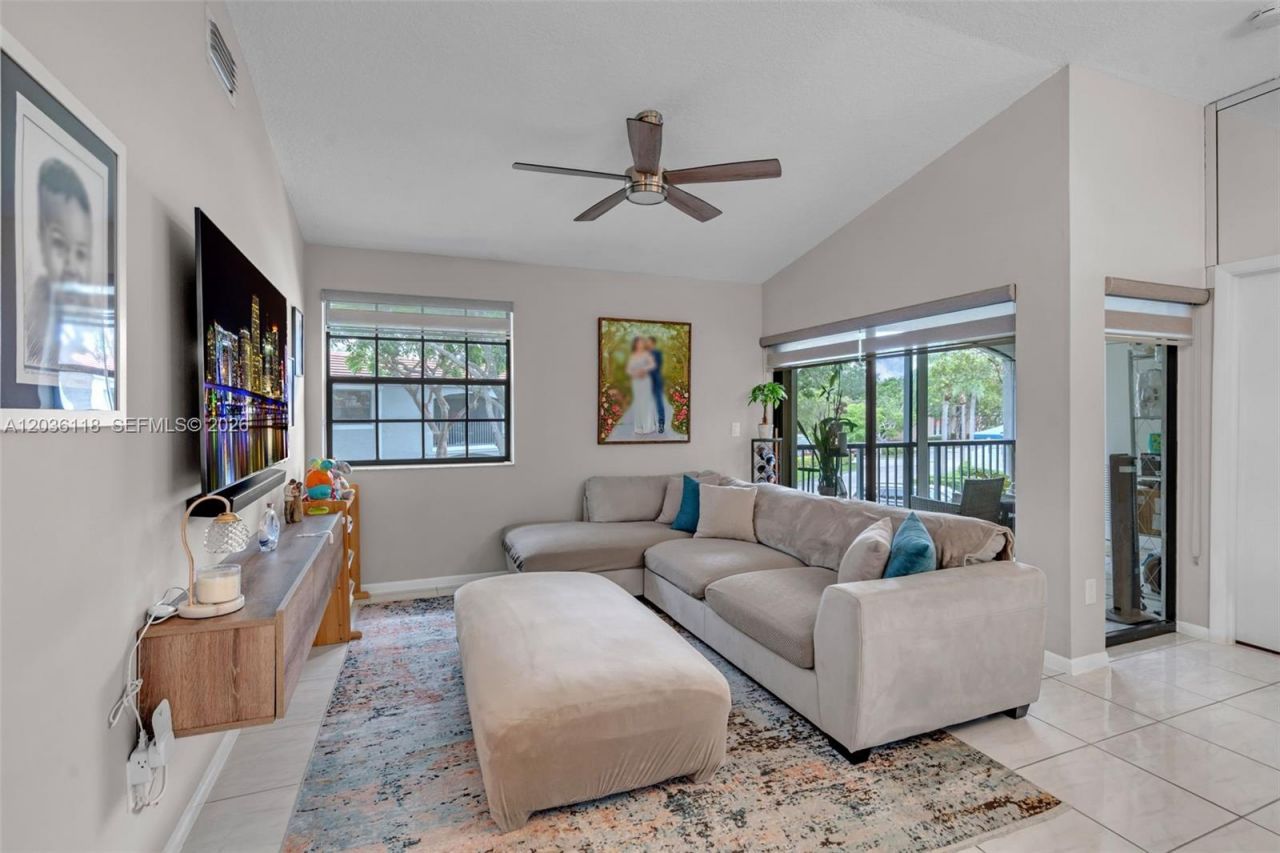 12026 NW 11th St, Unit 12026, Pembroke Pines, FL 33026 Photo