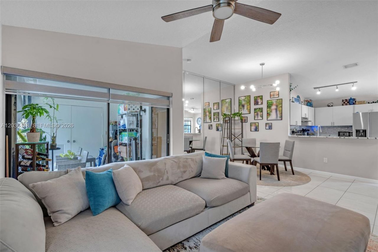 12026 NW 11th St, Unit 12026, Pembroke Pines, FL 33026 Photo