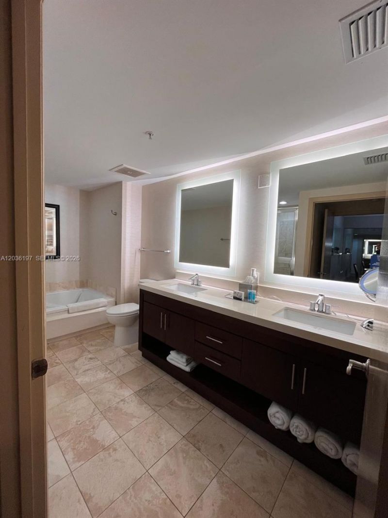17375 Collins Ave , Unit 905, Sunny Isles Beach, FL 33160 Photo